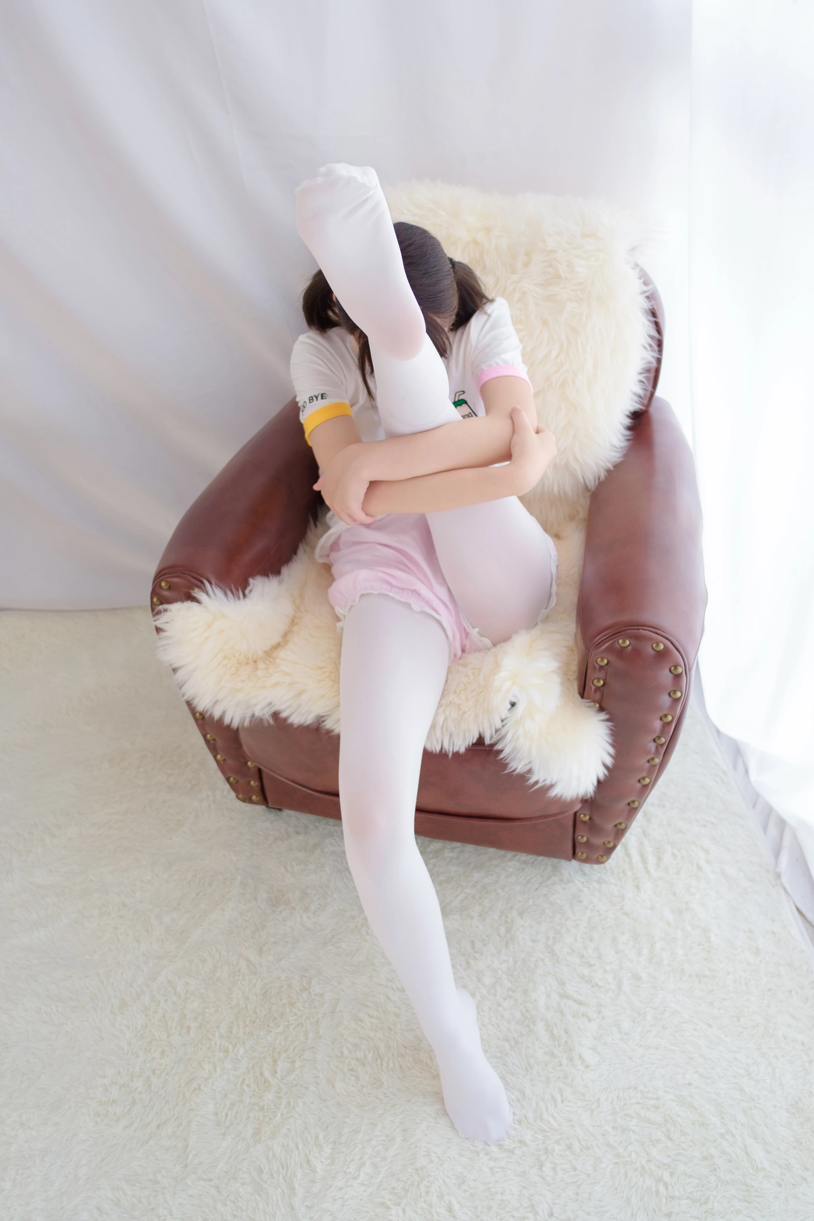 森萝财团 [R15-015] 白丝萝莉玩桶装水 [77P]插图